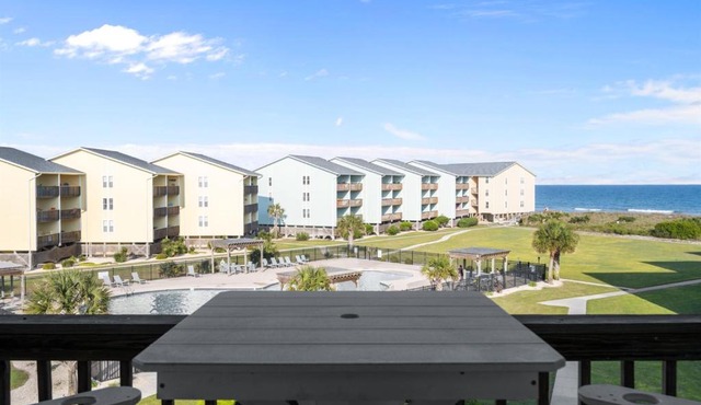 Birds Nest Ocean View Condo w Balcony