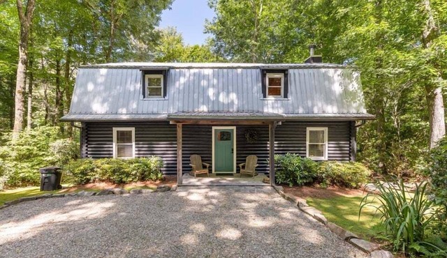 Black Pines: 5 Min to Downtown Highlands | Apple Lake Access | Pet-Friendly Retreat