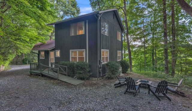 Blue Ridge Lookout Beautiful Modern Cabin - Nature Hikes and Pets OK cabin