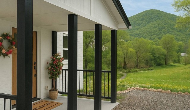 Blue Ridge Main St. Mountain View Cottage