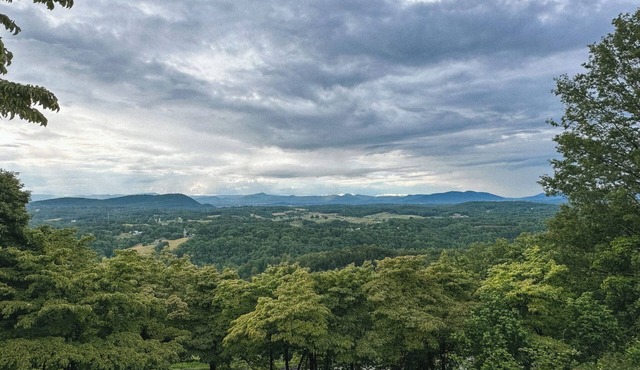 Blue Ridge Modern Retreat Event-Ready 5BR Appalachian Views Near Roanoke