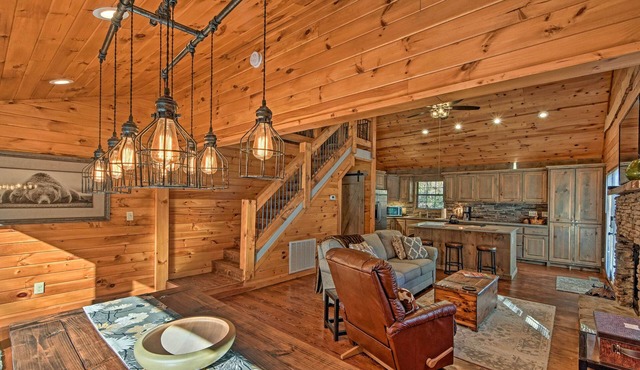 Blue Ridge Mtns Creekside Cabin w/Hot Tub + Pier!