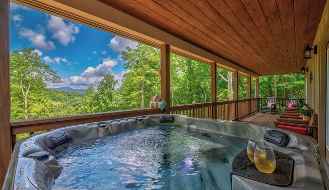 Blue Ridge Views, Hot Tub! Murphy Mtn Cabin in Murphy
