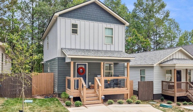 Bluebird Cottage | Close to Downtown | Sleeps 4