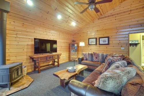 Boat Dock & Deck: Waterfront Cabin on Grand Lake in Disney