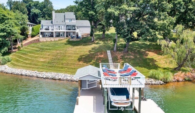 Book 6/20-6/27 and Save $1000! - PROMO CODE: SAVEBIG 16' of Water @ Full Pond! 3 Bedrooms, 1 Flex