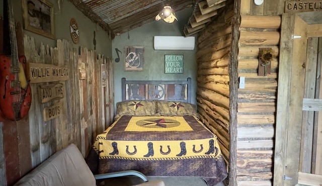 Boot Scootin' Boogie | Fun & Unique Cabin Close to Castell in Castell