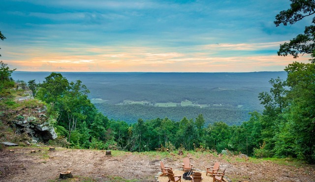 Boulder Pointe- fire pit, hot tub, incredible views!