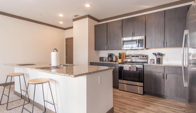 Boulevard Stays Spacious 1BR Suite Pool Parking Gym D
