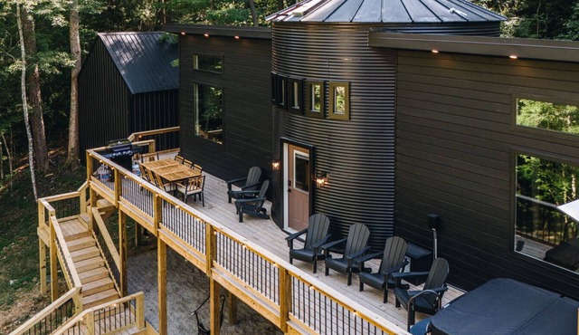 Bourbon Silo Cabin | Kings | Sleep 8 | SxS Trailer