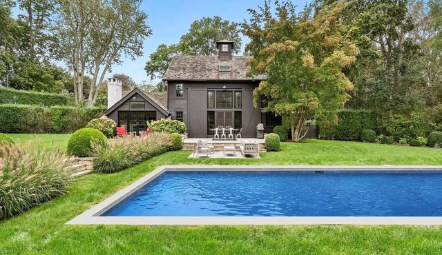 Bridgehampton Luxe Designer Farmhouse - your high-end home away in the Hamptons! in East Hampton