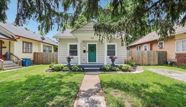Bright Bungalow in Prime Location Meridian Kessler