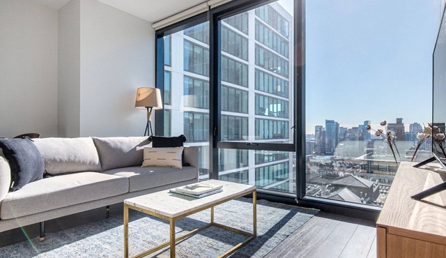 Bright South Loop Studio w/Pool, Gym, walk to Grant Park, by Blueground (ID #CHI347)
