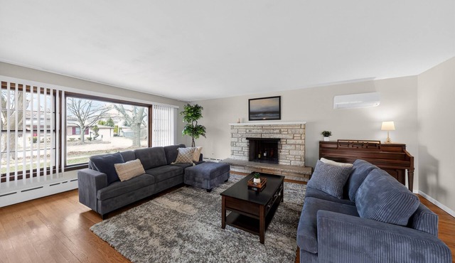 Bright & Spacious 2BR Home in Niles, IL - Ideal for Remote Work & Extended Stays