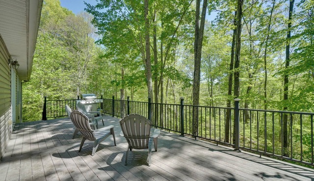 Bring Your Boat! 'All Decked Out' Byrdstown Home