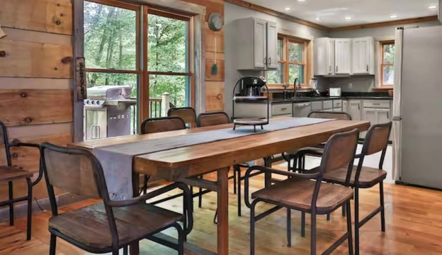 Cabin+Bunkhouse Sleeps 25 near Lex/Lou Like New Spacious Modern Rustic Retreat