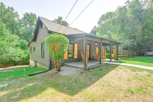 Cabin w/Fire Pit - 7 Mi to Downtown Carrollton!