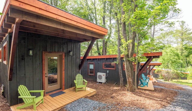 Camp 4 Tiny Homes | #7 El Capitan | 1 Mi. to Downtown West Jefferson