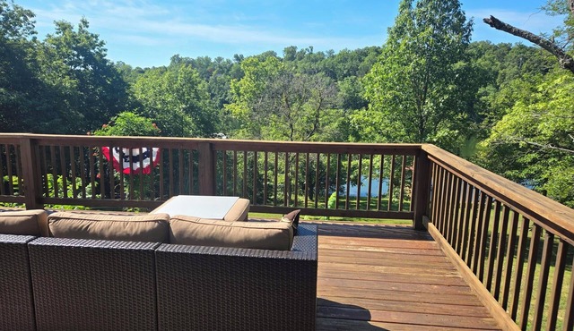 Camp Bob Table Rock Lake House -3 waterfront lots, easy walk down, close to town