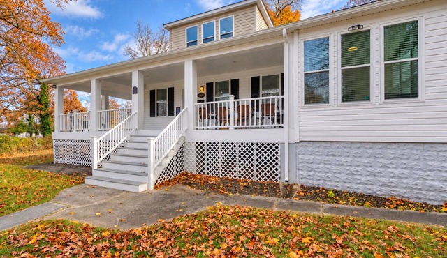 Cape Cod Style 5-Bedroom Retreat with a wrap-around Porch in Vibrant Baltimore in Baltimore