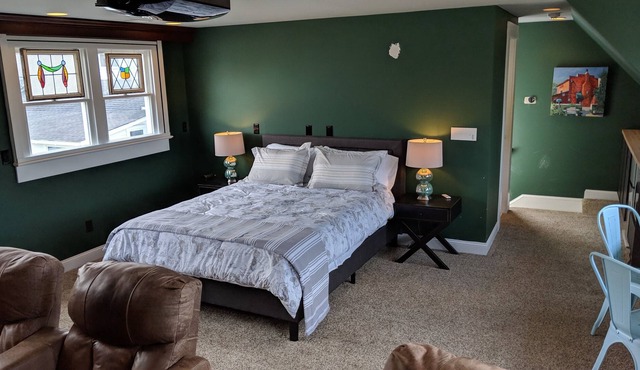 Carriage House with 2 Bed, 2 Bath, Kitchen and Media Room