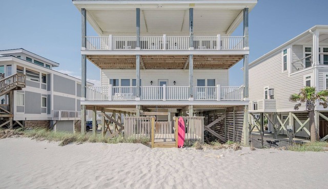 Casa Bianca: Oceanfront Home Near the Point on the West End