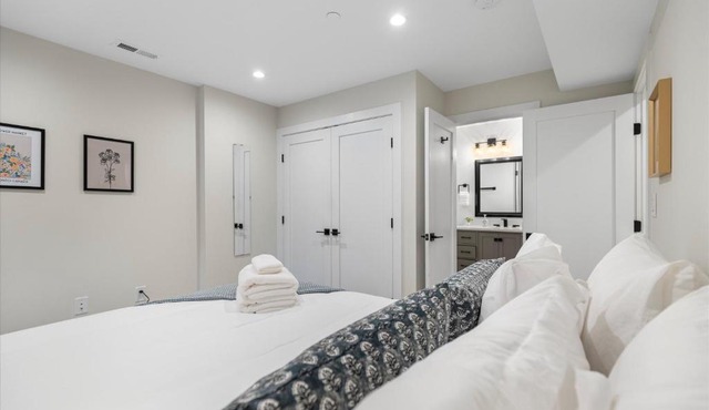 Central 2-BR City Sanctuary - Commuter-Friendly