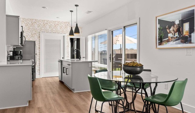 CH403 ~ 2 King Suites Near Downtown ~ Terrace Space with Views ~ 2 Miles to Broadway ~ New Sleeper