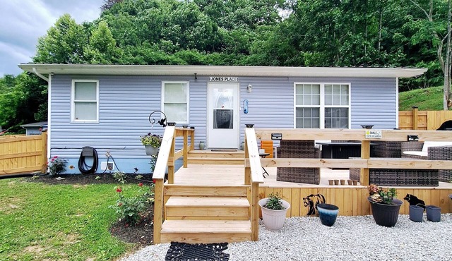Charming 1-bedroom resort in wonderful LaFollette with AC, WiFi