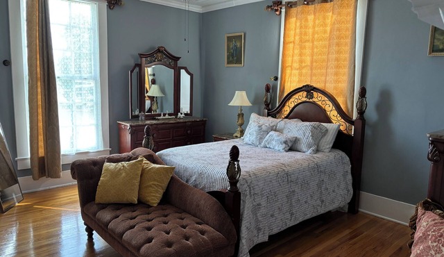 Charming 1850 antebellum B&B, minutes from Anderson University and Clemson.