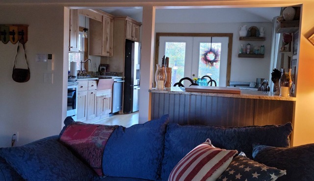 Charming 2-bedroom farmhouse nestled in the woods in welcoming Pilot Mountain.