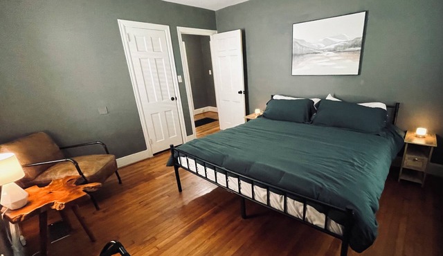 Charming 2-bedroom house in Historic Glen Iris! 5min to downtown, fenced yard!