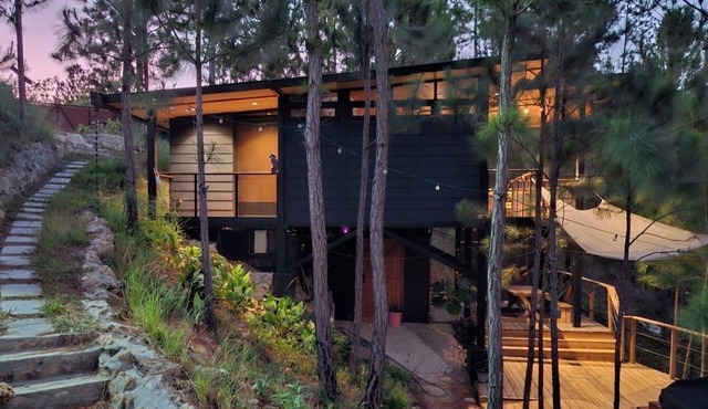 Charming 2-bedroom tiny home with WiFi, AC in quaint El Cope in El Cope