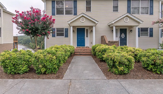 Charming 2-bedroom townhome on Smith Mountain Lake