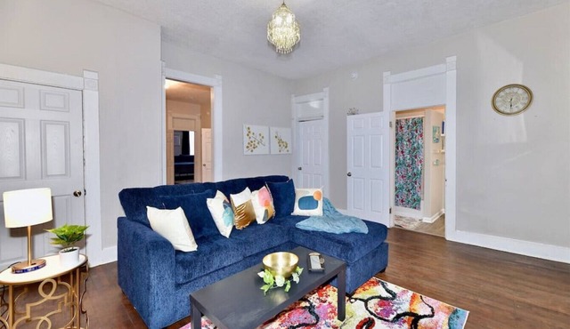 Charming 2BD/1BA Home Close to Downtown Indy - Ideal for Groups & Business Trips