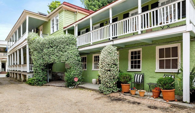 Charming 2bd Downtown Suite in Charleston