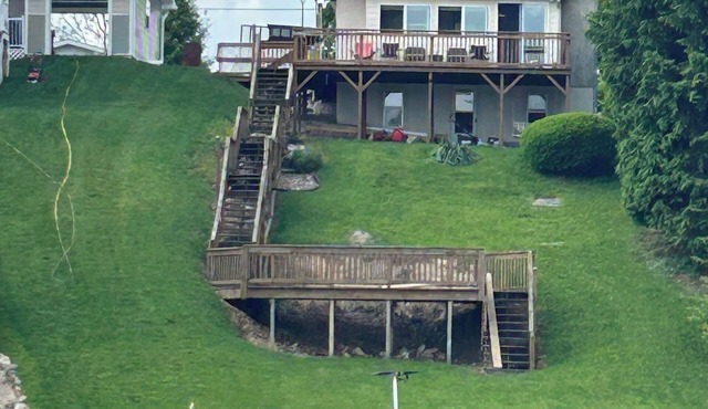 Charming 3-bedroom lake house on Tri lakes 6 miles north of Columbia City.