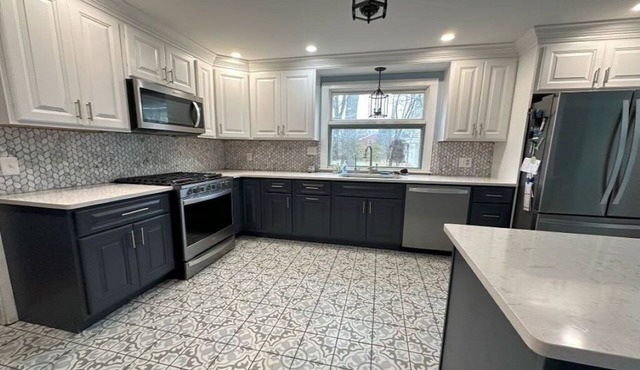 Charming 3-bedroom Dutch Colonial in Historic Schenectady in Schenectady