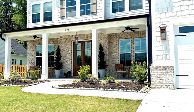 Charming 4-bedroom Masters Rental house in River Oaks in quaint Evans