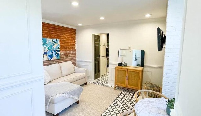 Charming and Historic Apartment in Capitol Hill