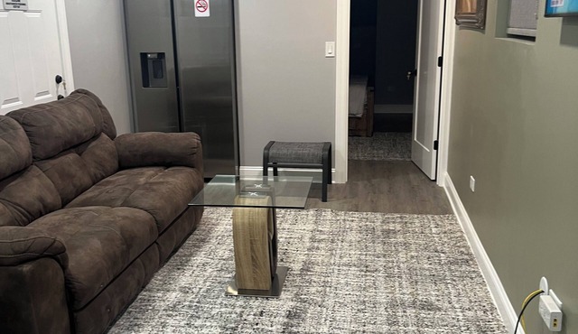Charming apartment with AC in vibrant Chicago. A 1-bedroom + a living room