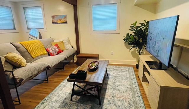 Charming Art Studio Casita I Sleeps 5 I Minutes from Downtown I Free Parking