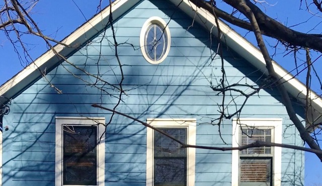 Charming Berkshires cottage is your perfect ski vacation home! in Sheffield