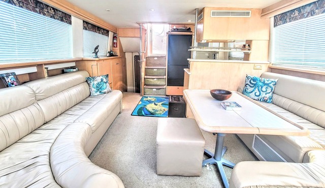 Charming boat with AC in Cincinnati - Perfect for a unique getaway