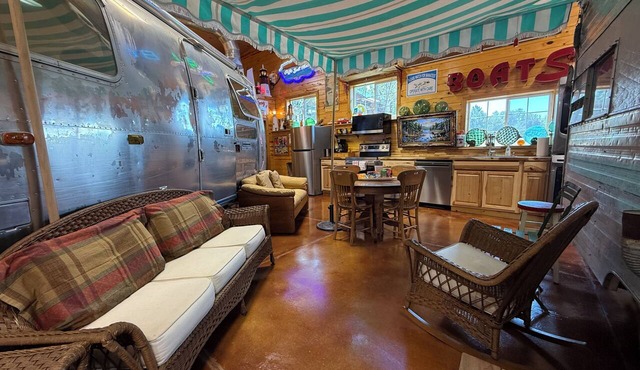 Charming Boatbarn Glamping Modern Amenities in Pine Haven