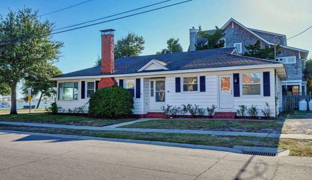 Charming Coastal Retreat with Stunning Banks Channel Views – Pet Friendly!