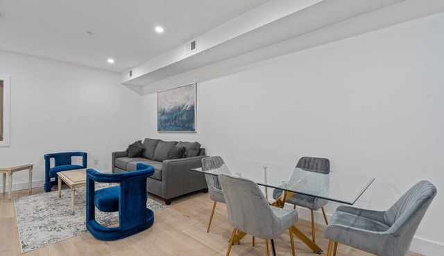 Charming DC Townhouse Condo| Explore Monuments, Museums & Vibrant Neighborhoods