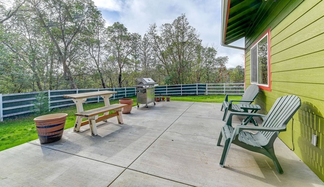 Charming Grants Pass Cottage w/Patio & Gas Grill! in Grants Pass