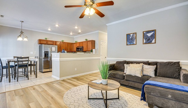 Charming Greensboro Townhouse with Back Patio!