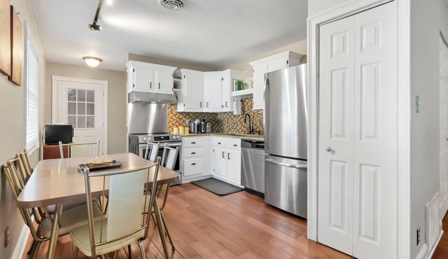 Charming Johnstown Ranch: 30 min Downtown Columbus